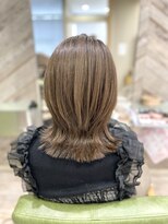 ジプソ(Gypso Hair salon)&nbsp;【 ミディアムレイヤー × ナチュラルベージュ 】