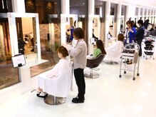 フィエスタ ヘアーデザイン 玉戸店(FIESTA Hair Design)の雰囲気（施術スペース）