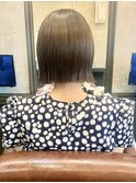 パツっと外ハネミニボブ×シャンパンアッシュ
