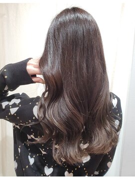 サーティーン(THIRTEEN) HUEカラーで透明感＆艶感をGET☆韓国風ダークトーン【20代】