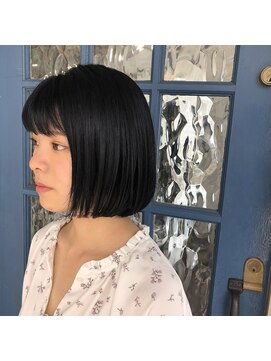ジジ ヘアワークス(gigi hair works) ブルーブラック×ボブ