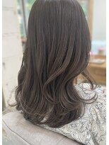 カラン(Calin) マットグレージュ×美髪ミディアム