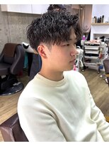 オムファミーユラグ(homme, famille raugh) ツイストスパイラルパーマ×アップバングスタイル
