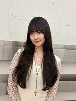 ヒュー 広島(HEW)&nbsp;ザクザクフェイスレイヤーワイドバングロングへア20代30代