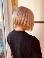 ウェーリング(Welring)&nbsp;ハイトーンオレンジホワイト　前下がりボブ