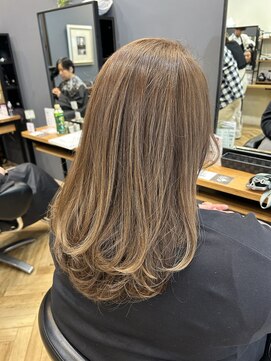 アルター(aL ter) レイヤーカット/暗めカラー/グランマッシュ/鎌取/市川いづみ