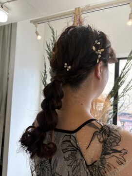 アイフィールカルム(i feel calm) ゆるふわ編みおろしヘア