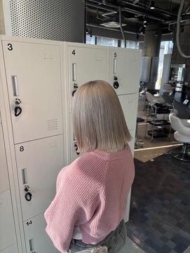 ホワイトベージュ