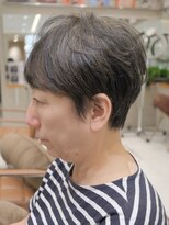 ピークアブー 原宿ハラカド(PEEK-A-BOO)&nbsp;くせ毛ぺたんこグレイヘア白髪ショートヘア絶壁襟足