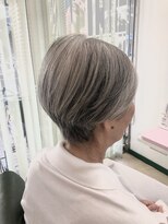 シーズンズ(SEASONS)&nbsp;グレイヘアのショートスタイル