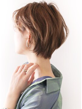 ロビー 表参道(ROBBY) センターパートショート／アッシュブラウン