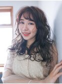 ハイライトと濡れ感が引き立て合ううる艶髪