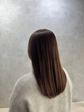 アヴァンセ(Avancer) ロングでも髪の毛と頭皮ケアで艶髪に/カット/ストレート