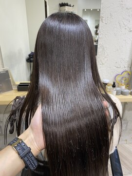 エル(EL by green) 《tomi》髪質改善ストレート