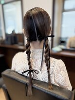 アヴェイル ヒロオ(a'vail Hiroo) タイトツイン編みおろしアレンジ結婚式お呼ばれ参列