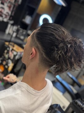 フランクスバーバー アンド ビアークラブ(FRANK'S BARBER and BEER CLUB) スパイキーショート/フェザーパーマ/サーフカール/有楽町