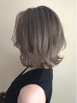 ヘアースペース ブイ(hair space V) 外ハネグレージュハイライトカラー