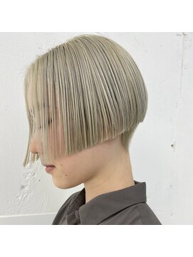 クク(QUQU) モードショートとホワイトグレー