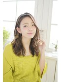ミックスカールのルーズヘアースタイル