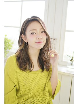 ラクシア(LUXIA) ミックスカールのルーズヘアースタイル