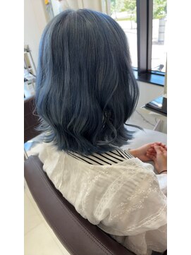 リファインド ギフト ヘアー ステージ(Refined gift HAIR STAGE) フルブリーチアディクシーブルーゆるふわボブ