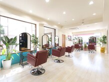 イズム(isms...)の雰囲気（2歳から90代まで幅広い世代がご来店。2階キッズルーム有り）