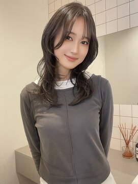 チーカ(chica) 透明感オリーブカラー+ハッシュレイヤーカット