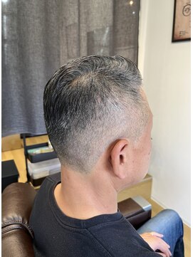 スタンドアップ(Stand up) 【美容師×理容師 Wライセンス】グレイヘア イケオジフェード