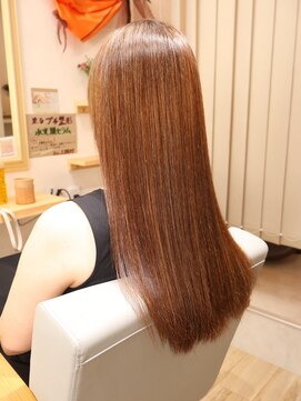 ワンアンドオンリー(One And Only) ストレートロングヘア×透明感ベージュ大人可愛い艶カラー