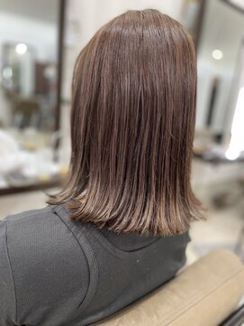 マナレア(ManaLea) ブラウンカラー　外ハネスタイル