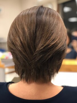 美容室パウサ 毛先軽めのエアリーボブ