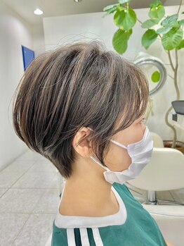 ミツボシ 本八幡(MITSUBOSHI)の写真/白髪はもう隠さない！お洒落な「白髪ぼかしハイライト」で、髪へのダメージを抑えながらツヤ髪へ*[本八幡]