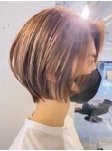 横浜西口白髪染めショートヘアタッセルボブミルクティーベージュ