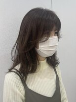 顔まわりにレイヤーで華やかさを☆マスダレイナ