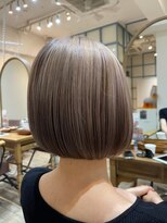 ネウィサリュー 立川(newi saLyu)&nbsp;大人可愛い20代30代40代小顔ワンサイドショートボブ丸み前下がり