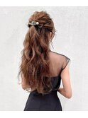 ハーフアップ　ロング　上品アレンジ　ベージュカラー