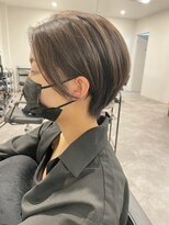 ナンバー(number+)&nbsp;20代30代大人可愛いアッシュベージュくびれショート耳掛け透明感