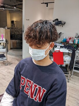 コワファーストナガサキシャンプーボーイ(COIFF1RST NAGASAKI SHAMPOO BOY) vマッシュ×波巻きスパイラルパーマ