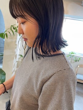 ユヌ(Une) 切りっぱなしボブ 外ハネボブ
