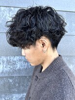 ヒュイル バイ ニアウ(Hwyl by Niau)&nbsp;メンズマッシュパーマ波巻スパイラルパーマニュアンスパーマ眉毛