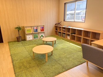 ユニークの写真/【弥刀/久宝寺口】走り回っても大丈夫なキッズスペースあり！お子様を見守りながらお洒落になれるサロン
