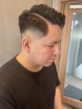 エリマバイフィフス 調布(elima by fifth) フェードスキンフェード剃り込み刈り上げバーバースタイル