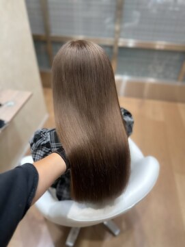 ユニック ウメダ(unique UMEDA) ブリーチでつくるベージュカラー