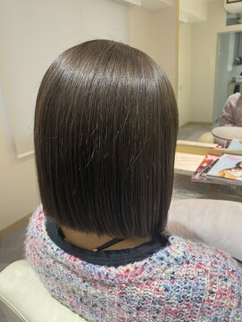 エミィ(emii.) グレーパープル/切りっぱなしボブ