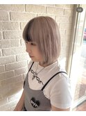 ホワイトベージュ×バングとインナーにblack
