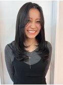 センターパート 顔周りカット 黒髪 レイヤーカット 艶髪 20代