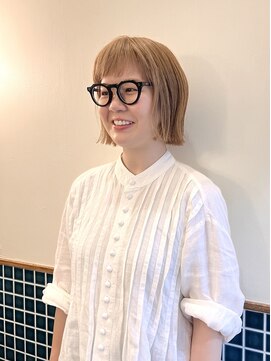 ニュイ(NUIT) 切りっぱなしぱつんとボブミルクティーベージュ