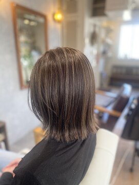 ブルータス(BRUTUS) 外ハネ切りっぱなしミディアムボブ