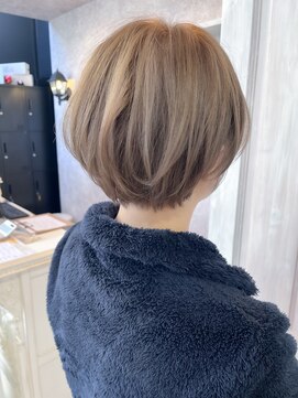 キャアリー(Caary) 福山人気20代30代40代透明感まろみベージュ小顔ふんわりショート