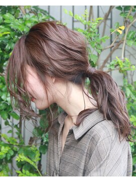 チュラリナータ(CHURA Rinarta) 柔らか波ウェーブのポニーテール